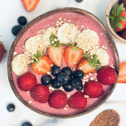 Summer fruits smoothie bowl