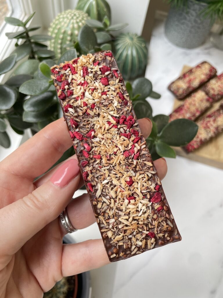 Coconut & Raspberry Puffed Quinoa Bars 
