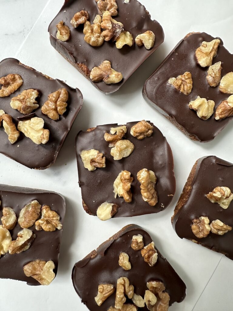 Walnut and Tahini Oat Bars 