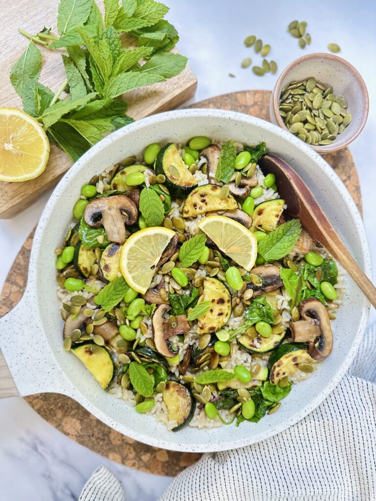 brown rice salad with zucchini, edamame mushrooms