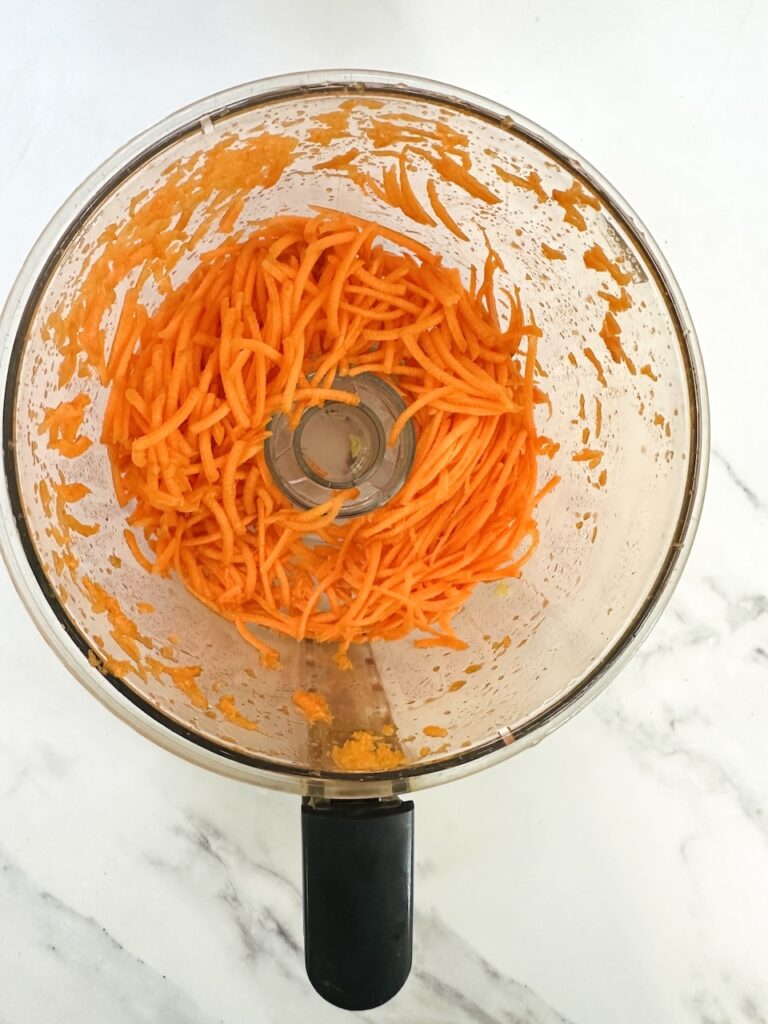 Food processor with grated veg