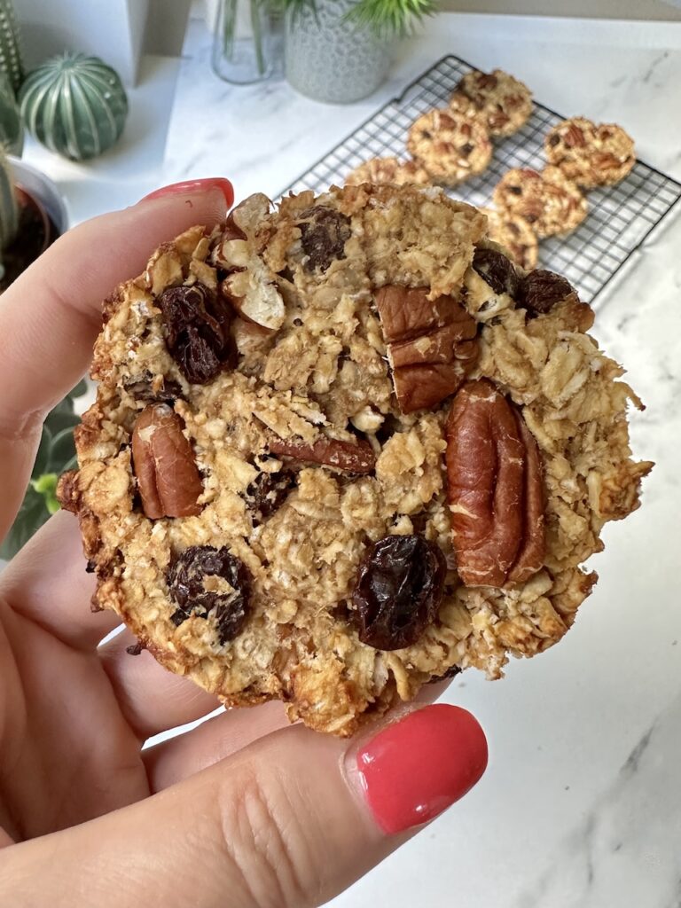Pecan & raisin oat cookie size