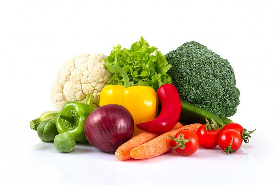 Fresh colourful vegetables including broccoli, cauliflower, peppers and carrots representing Helen Ridgeway Kickstart nutrition programme