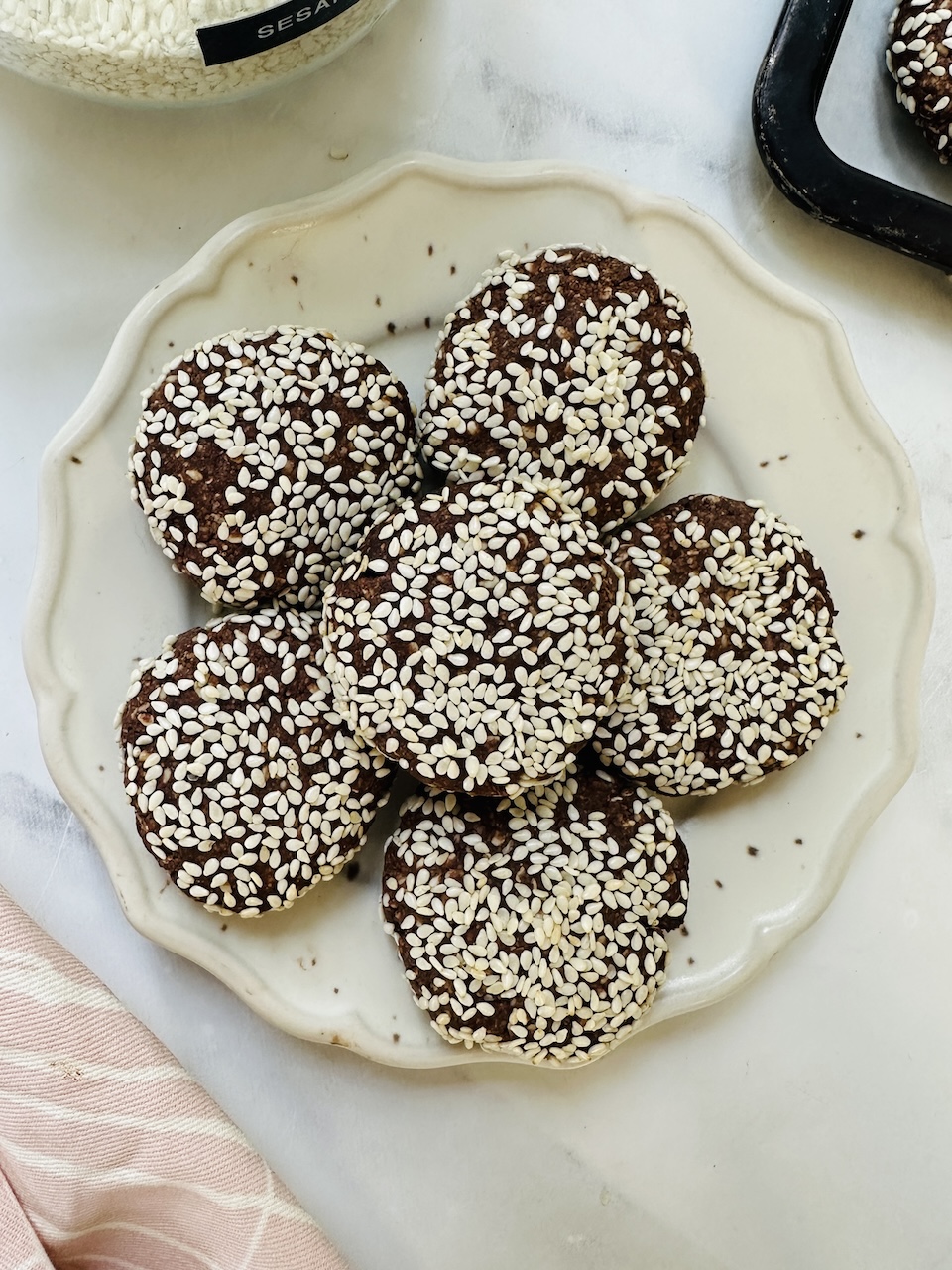 sesame cookies close up sesame cookies with cacao on a plate