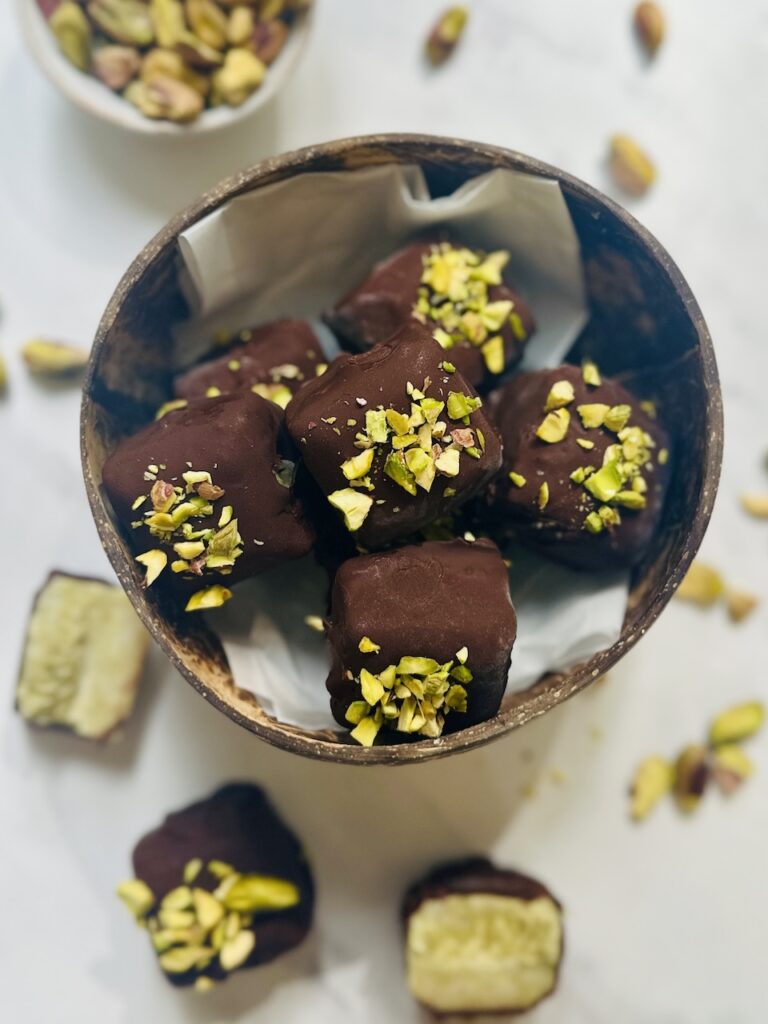 frozen yoghurt bites with pistachio and dark chocolate