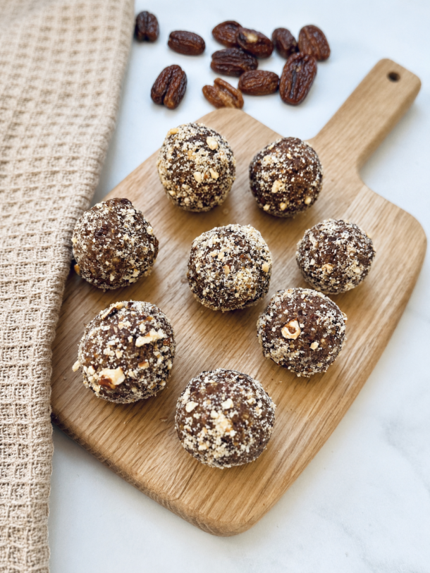 Pecan Pie Energy Balls (3 Ingredients)